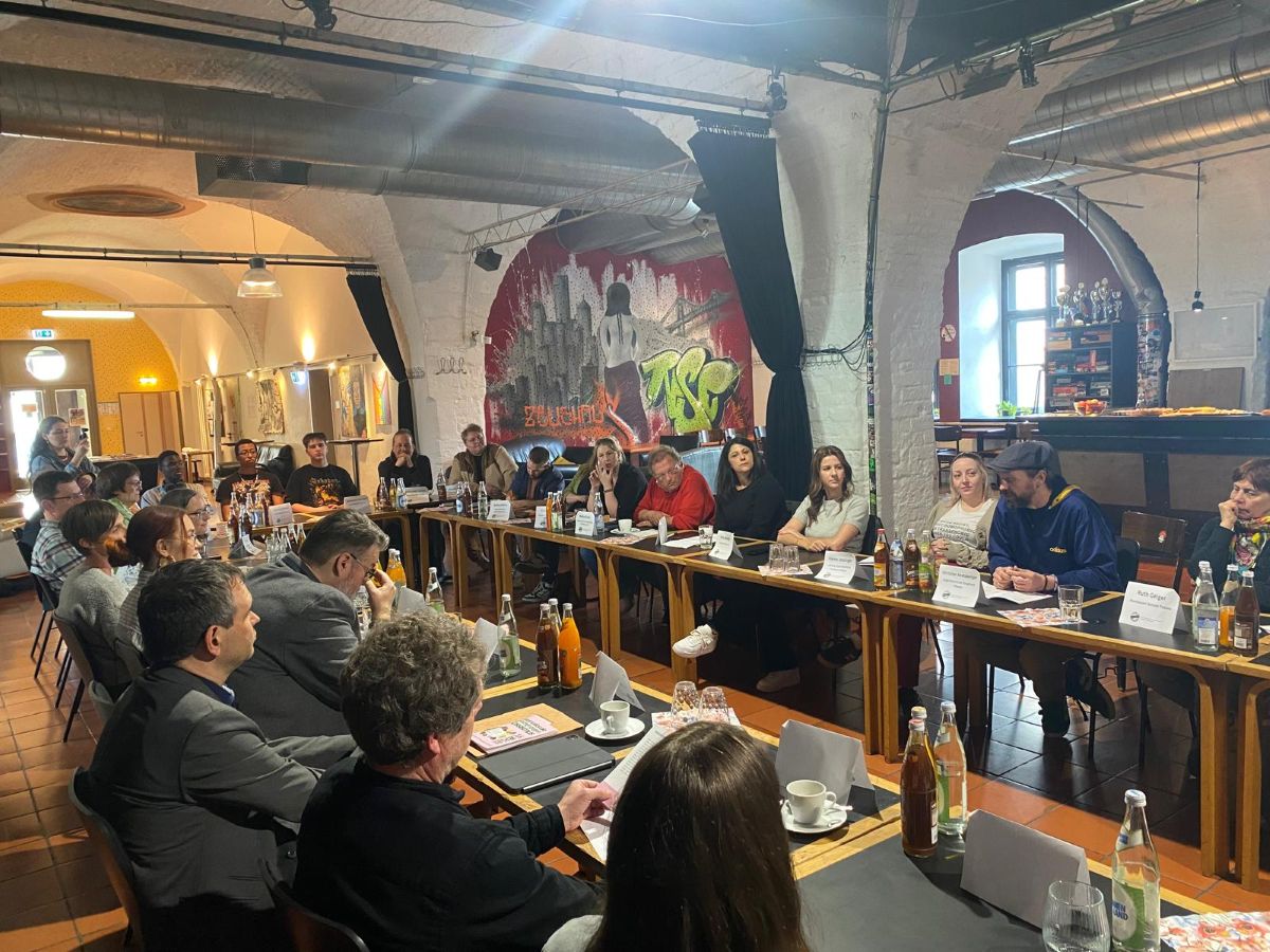 Versammelte Gäste 2